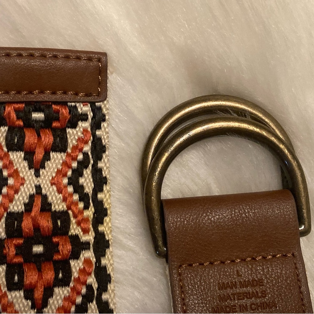 Women’s size L embroidered fashion belt. Beautiful Southwestern style